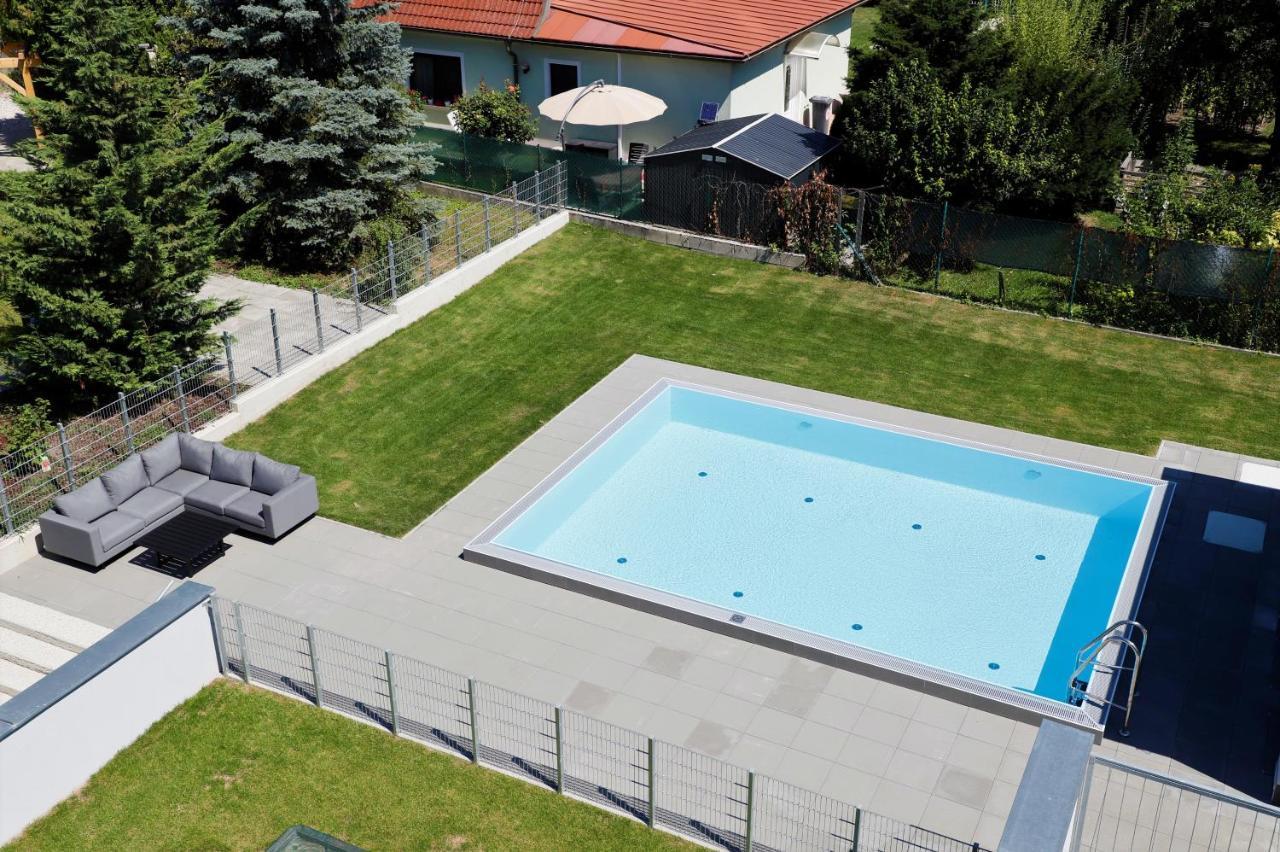 Rooftop Terrace, Free Garage Parking And Pool! Vienna Exterior photo